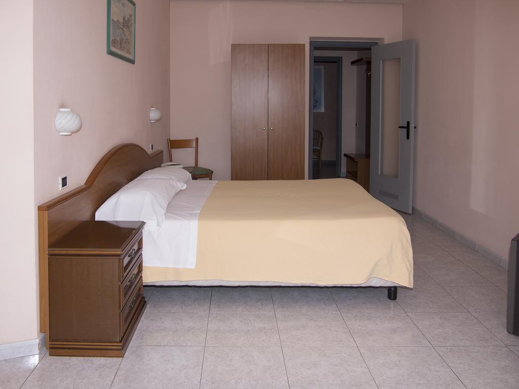 לריצ'י Hotel Cristallo מראה חיצוני תמונה