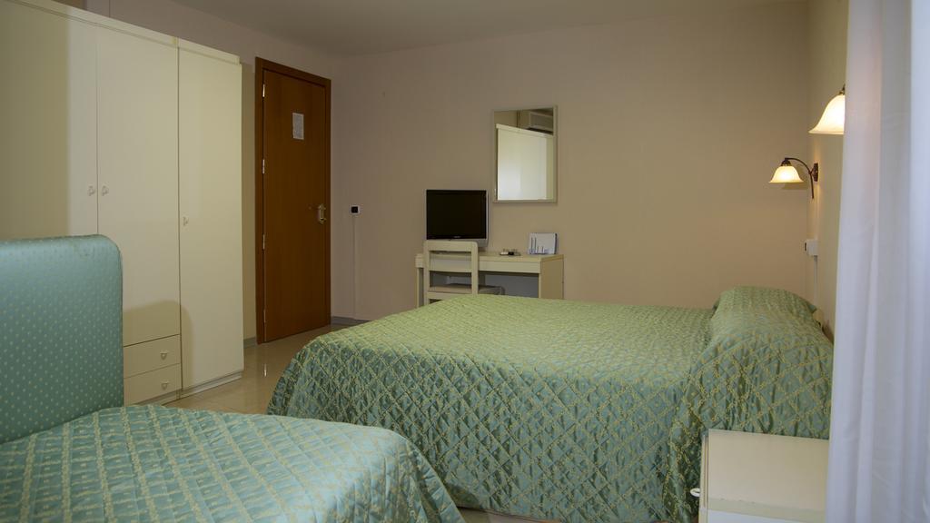 לריצ'י Hotel Cristallo מראה חיצוני תמונה