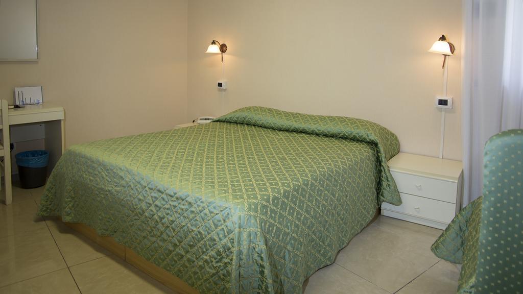 לריצ'י Hotel Cristallo מראה חיצוני תמונה