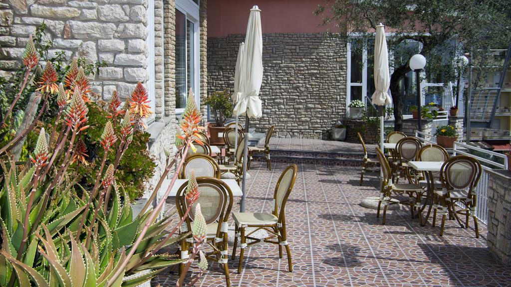 לריצ'י Hotel Cristallo מראה חיצוני תמונה