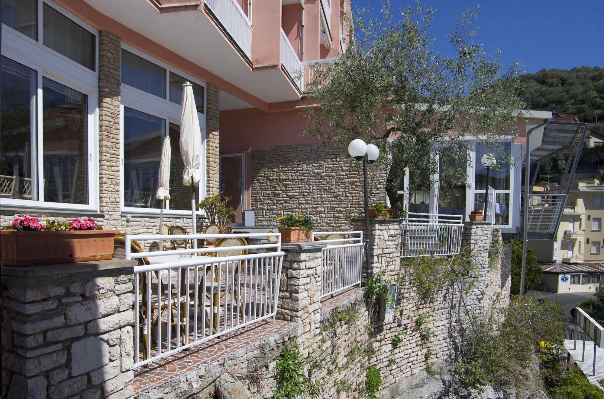 לריצ'י Hotel Cristallo מראה חיצוני תמונה