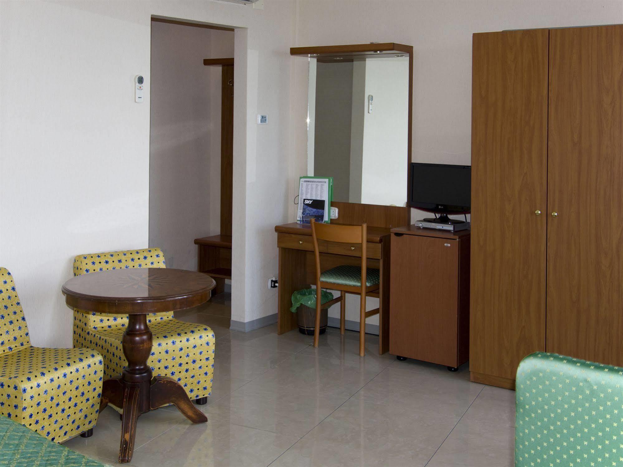 לריצ'י Hotel Cristallo מראה חיצוני תמונה