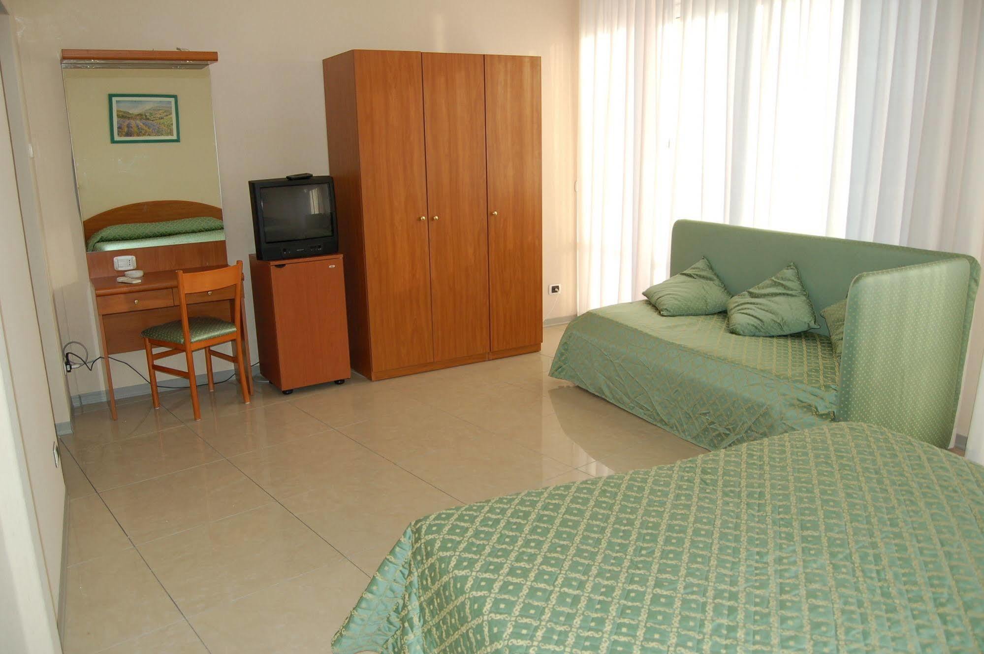 לריצ'י Hotel Cristallo מראה חיצוני תמונה