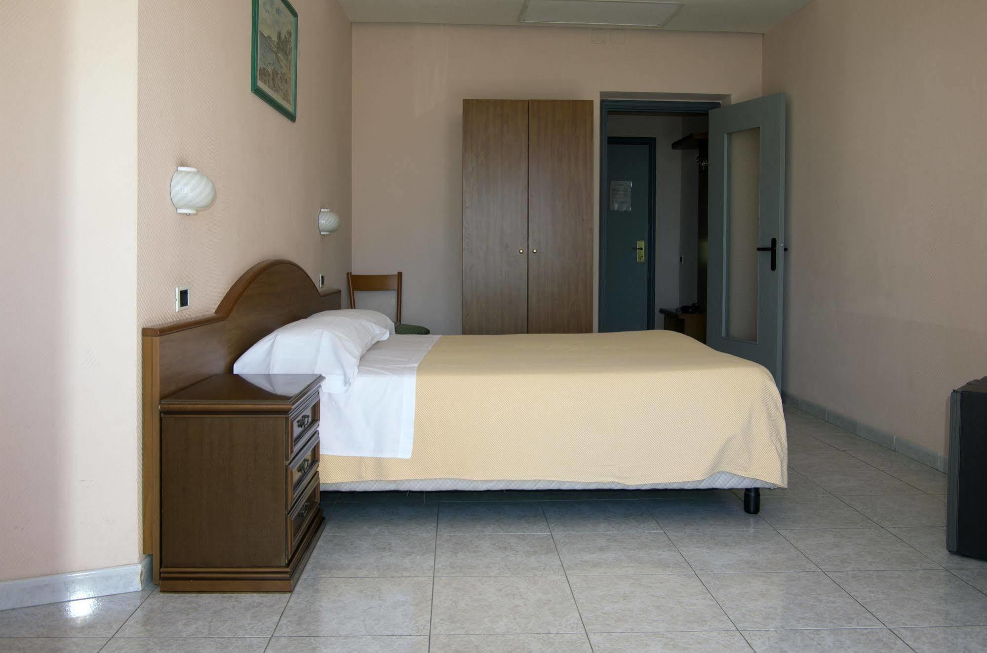 לריצ'י Hotel Cristallo מראה חיצוני תמונה