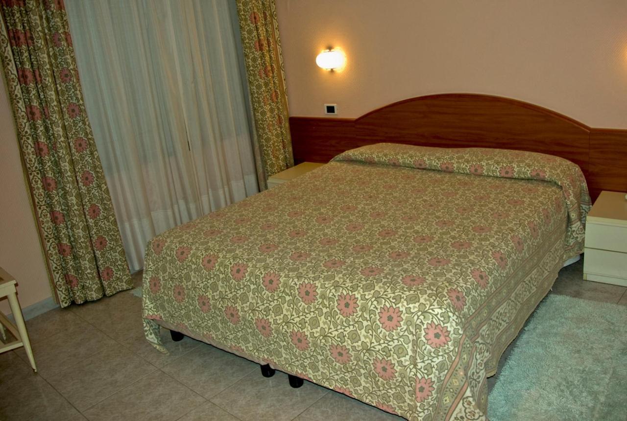 לריצ'י Hotel Cristallo חדר תמונה